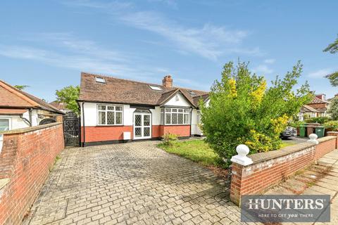 124 Tudor Avenue, Worcester Park, KT4 8TU
