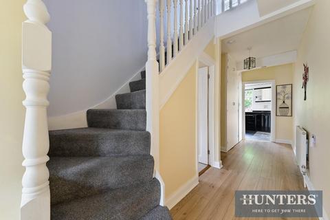 124 Tudor Avenue, Worcester Park, KT4 8TU
