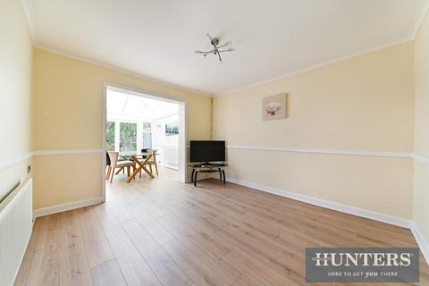 124 Tudor Avenue, Worcester Park, KT4 8TU