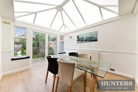 124 Tudor Avenue, Worcester Park, KT4 8TU