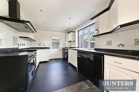 124 Tudor Avenue, Worcester Park, KT4 8TU