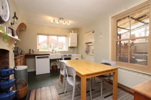 19 Abbots Road, Exeter, EX4 7AN