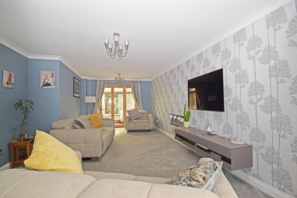 1 Mulberry Tree Hill, Droitwich, Worcestershire, WR9 7SS 4 bed detached