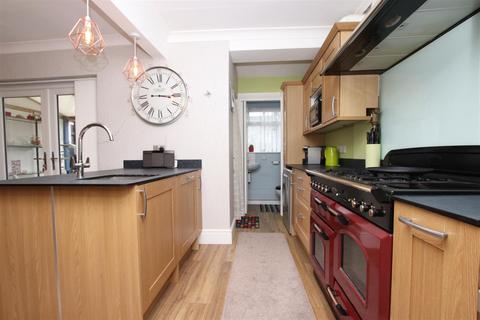 13 Briar Crescent, Exeter, EX2 6DX