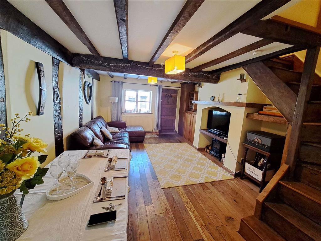 Mount Street, Welshpool, SY21 3 bed terraced house £700 pcm (£162 pw)