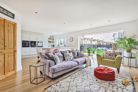 13 Brookfield Road, Bedford, MK41 9LA