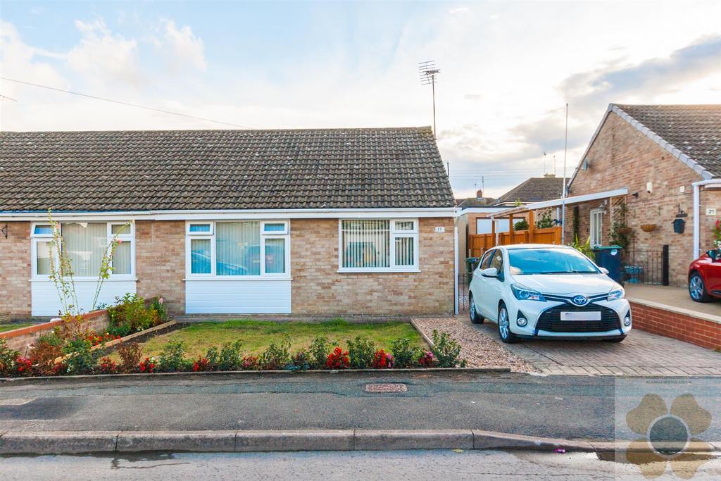 Byron Avenue, Royal Wootton Bassett 2 bed semidetached bungalow for