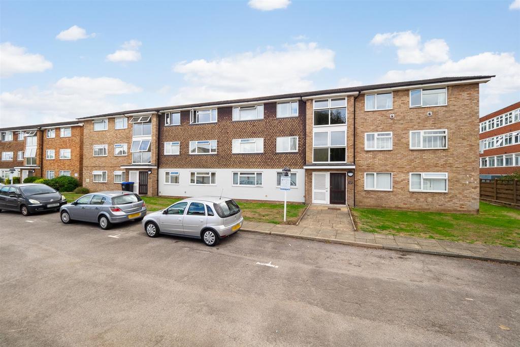Westbourne Avenue, Cheam, Sutton 2 bed apartment for sale £325,000