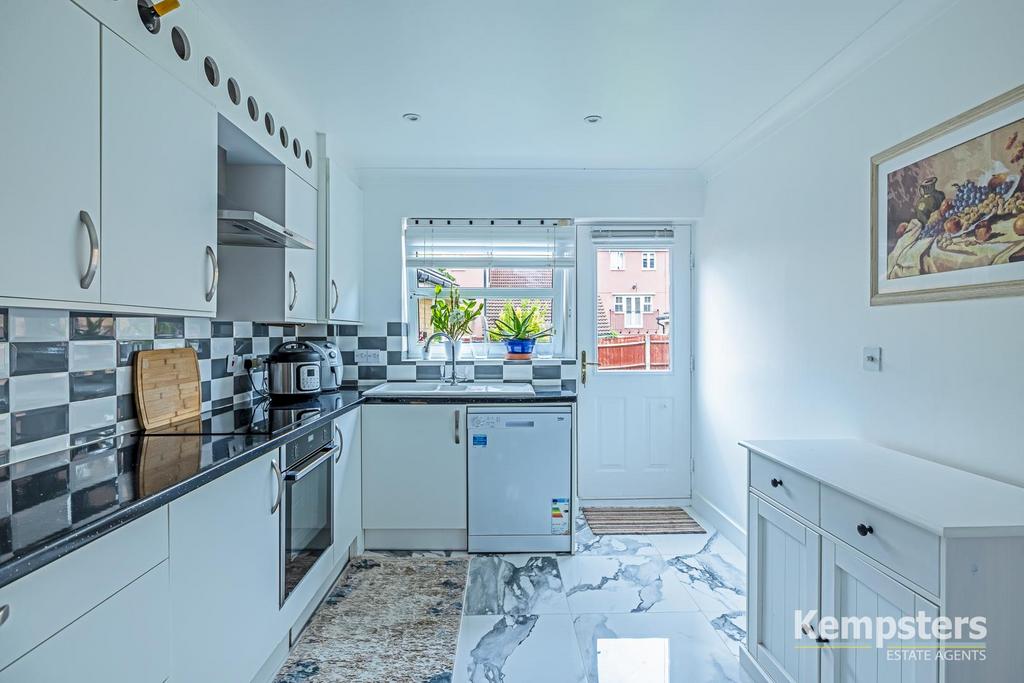 Kitchen 5.jpg