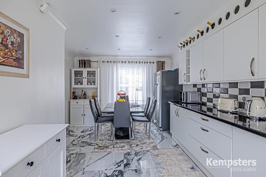 Kitchen 4.jpg