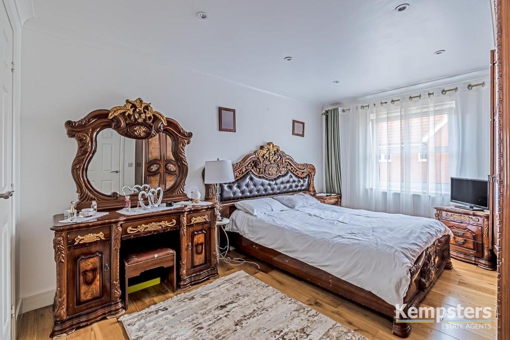 Bedroom 1.jpg