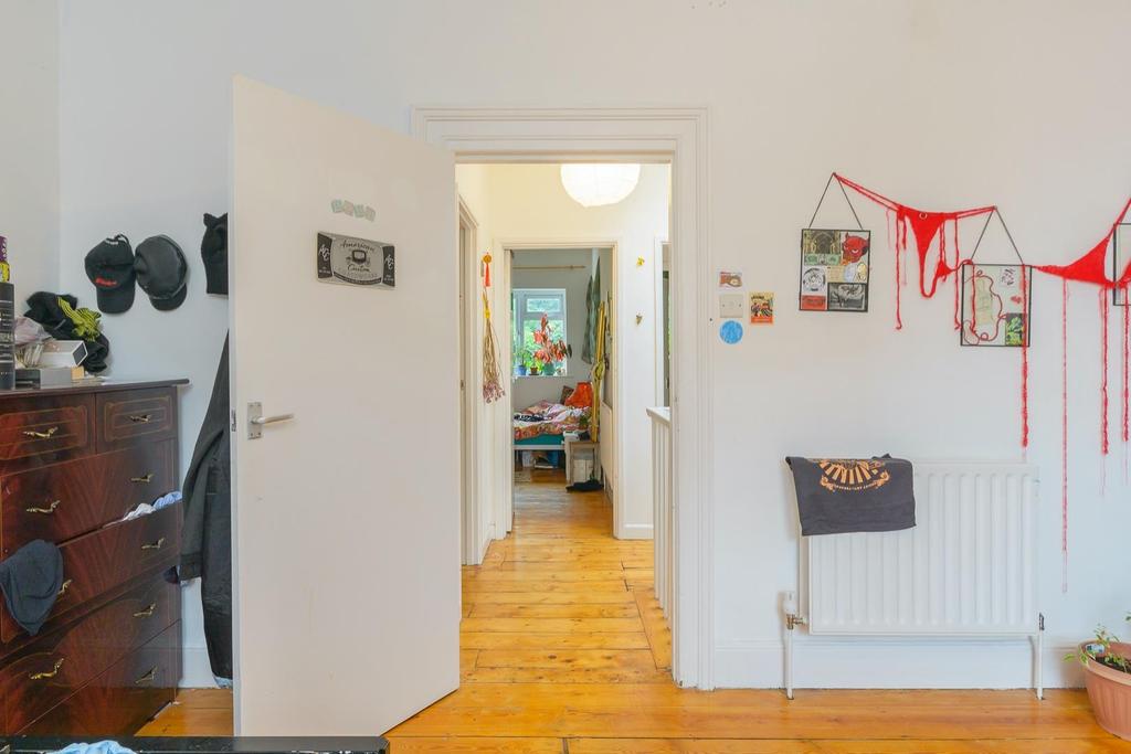 DAORELYGRAb21 - Bedroom A.jpg
