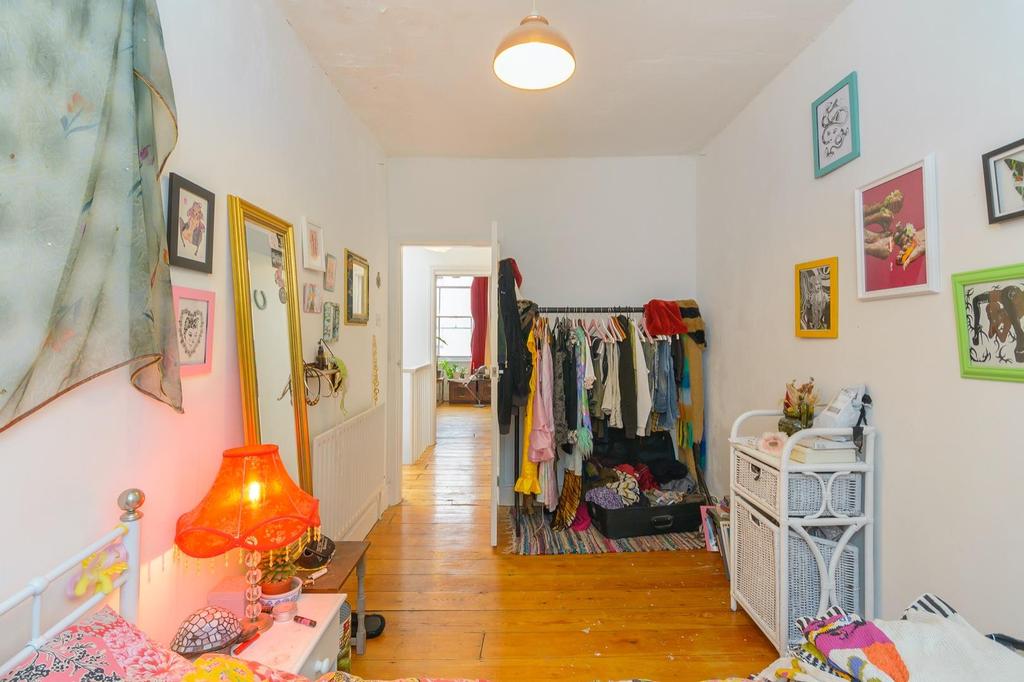 DAORELYGRAb21 - Bedroom F.jpg