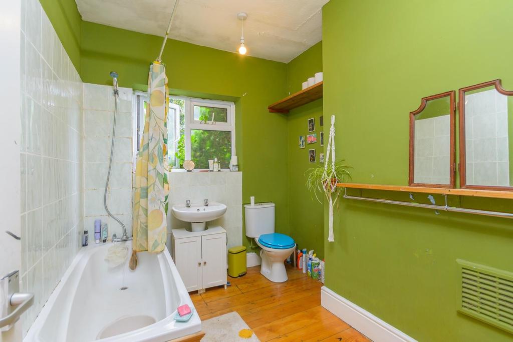 DAORELYGRAb21 - Bathroom C.jpg