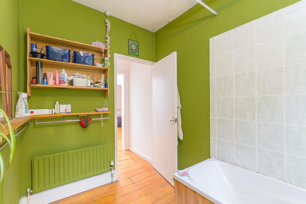 DAORELYGRAb21 - Bathroom A.jpg
