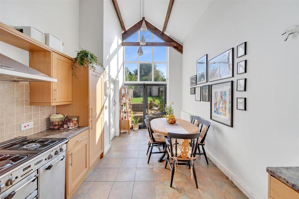 Dining/kitchen