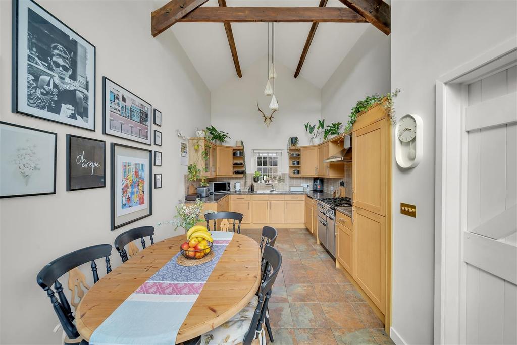 Dining/kitchen