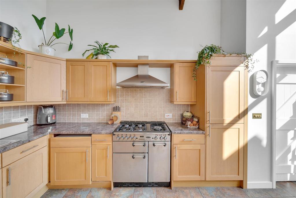 Dining/kitchen