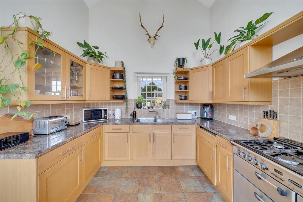 Dining/kitchen