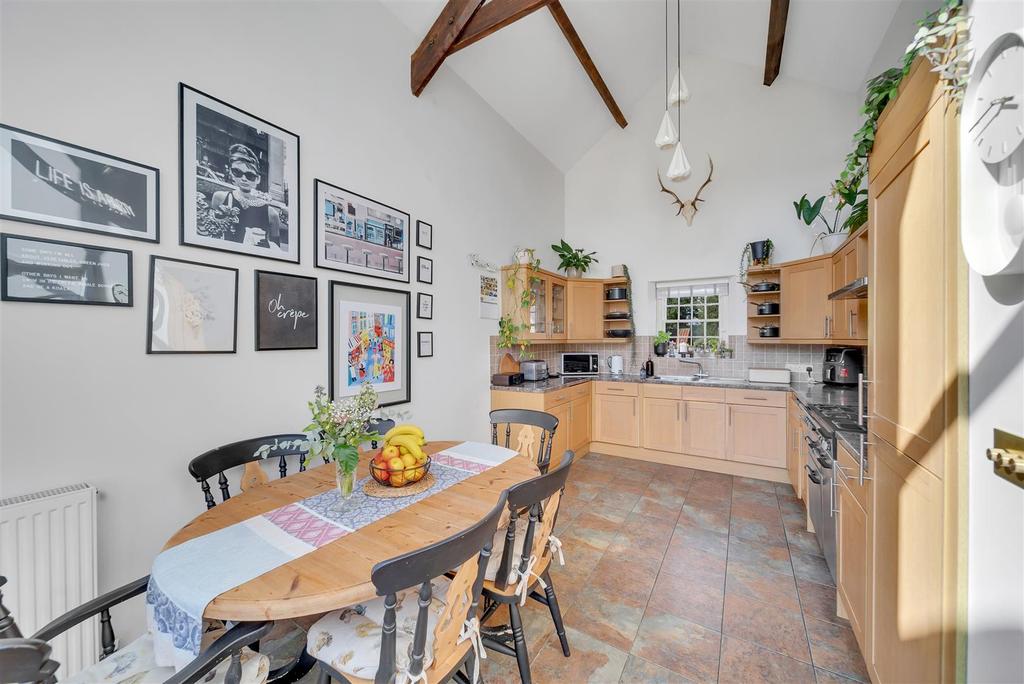 Dining/kitchen