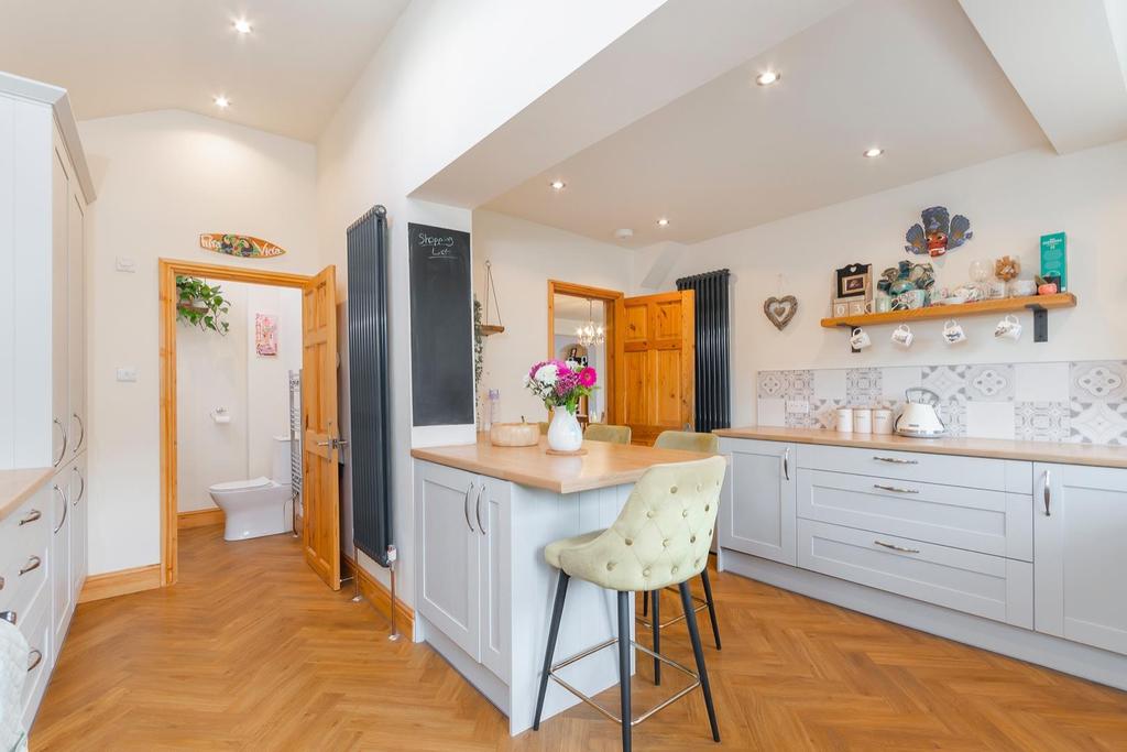 DAORLLEWNAB1 - Kitchen C.jpg