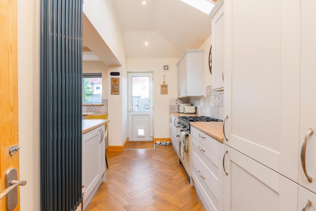 DAORLLEWNAB1 - Kitchen E.jpg
