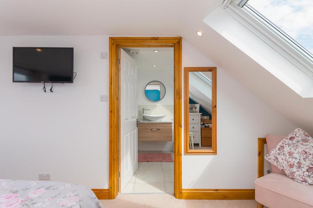 DAORLLEWNAB1 - Ensuite D.jpg