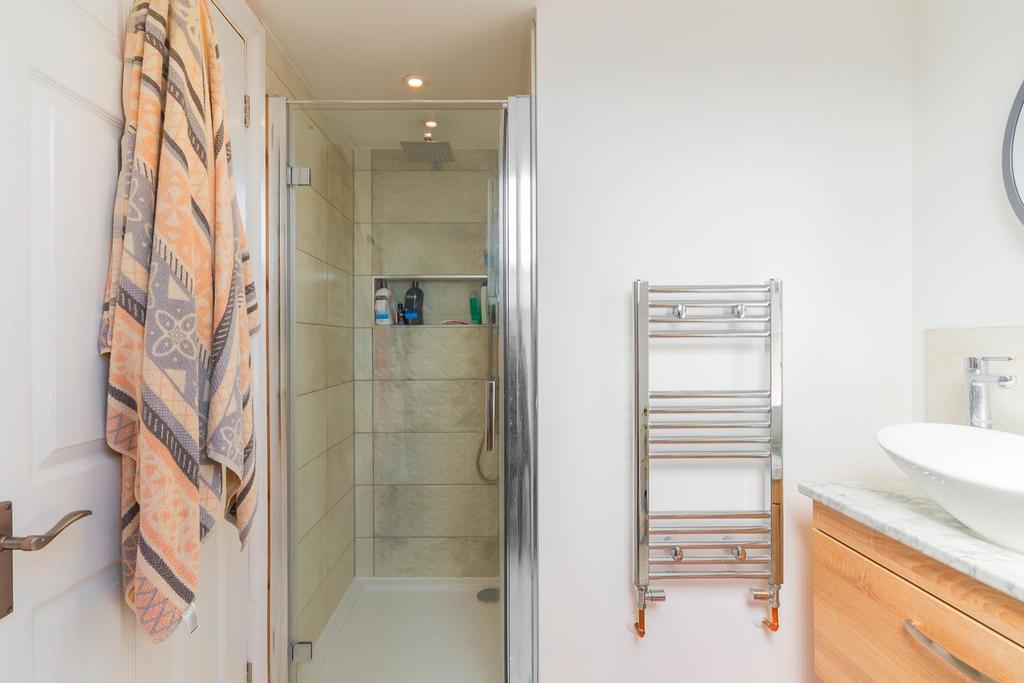 DAORLLEWNAB1 - Ensuite A.jpg