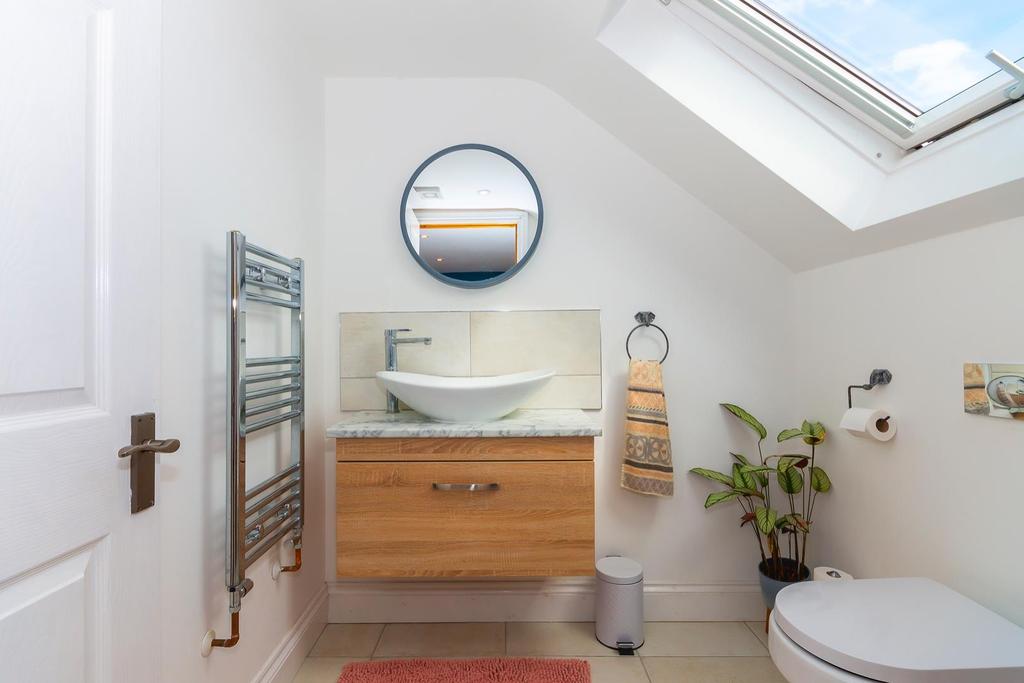 DAORLLEWNAB1 - Ensuite B.jpg