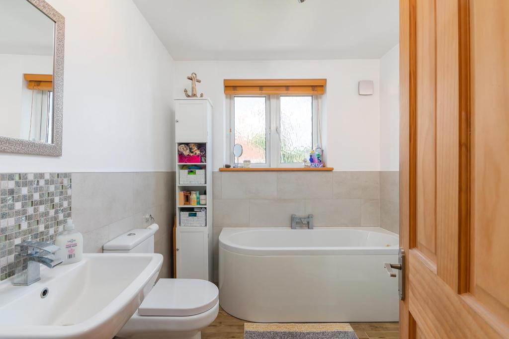 DAORLLEWNAB1 - Bathroom C.jpg