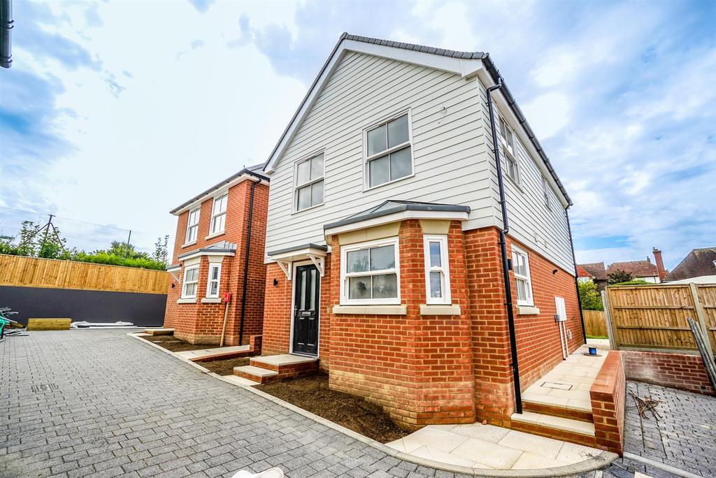 Charles Road West, St. LeonardsOnSea 3 bed detached house for sale