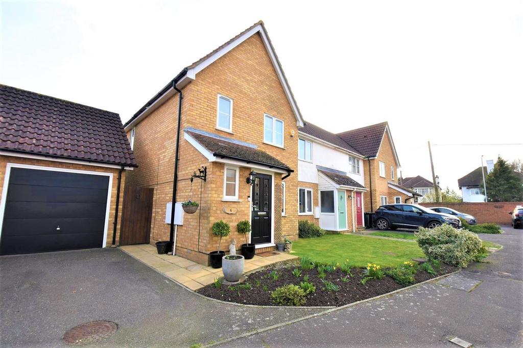 Regency Close, Rochford 3 bed end of terrace house £350,000