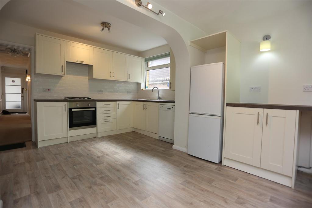 Elvin Crescent, Rottingdean, Brighton 3 bed bungalow £1,495 pcm (£345 pw)