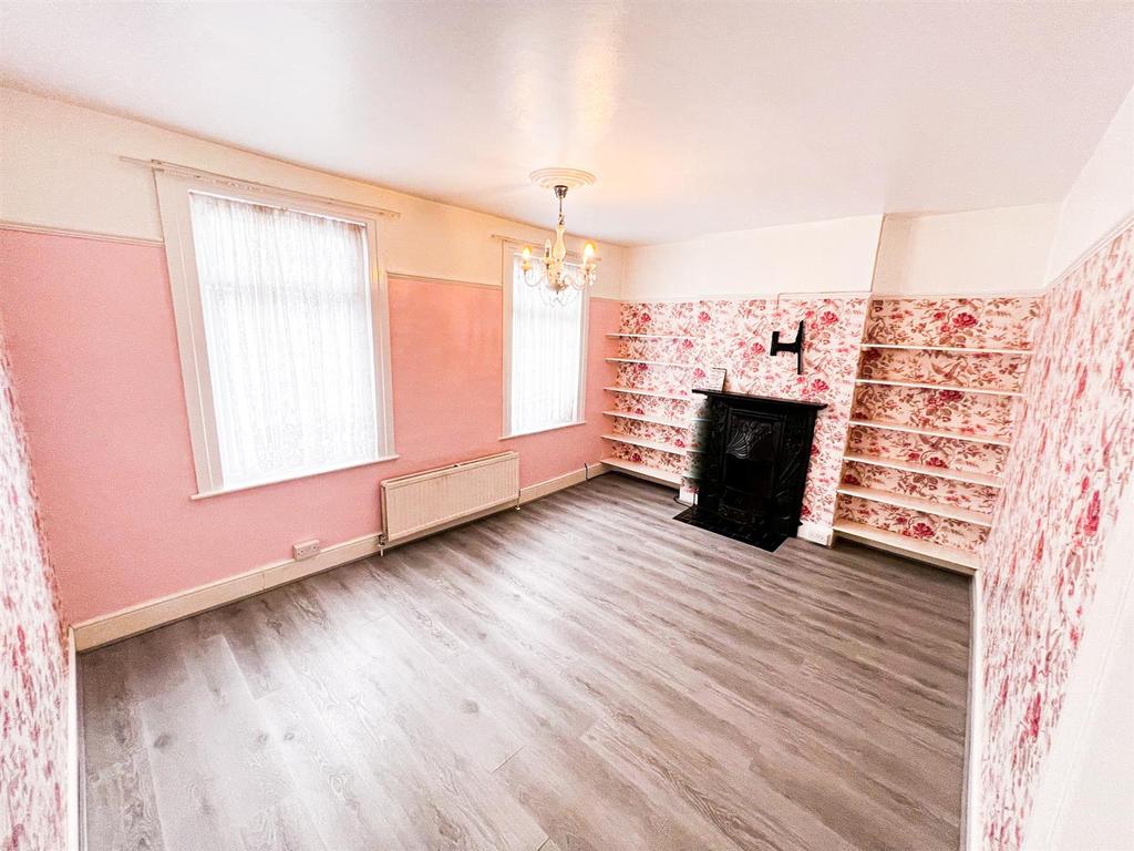 Faircross Avenue, Barking 4 bed end of terrace house £1,850 pcm (£427 pw)