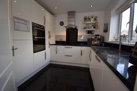 96 Beaconside, South Shields, NE34 7PX