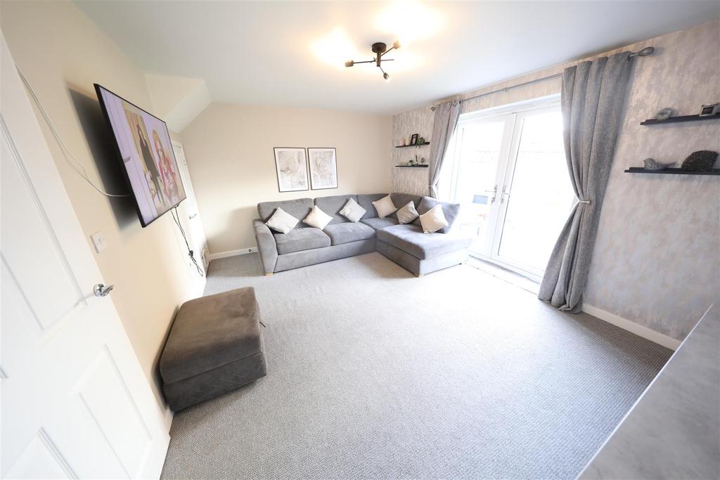 College Gardens, Hull 3 bed semidetached house £195,000