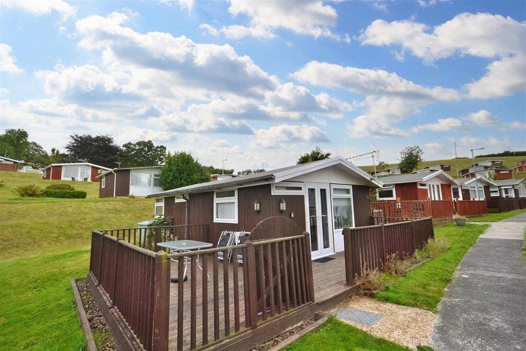 Elm Rise, Llangain, Carmarthen 3 bed chalet £45,000