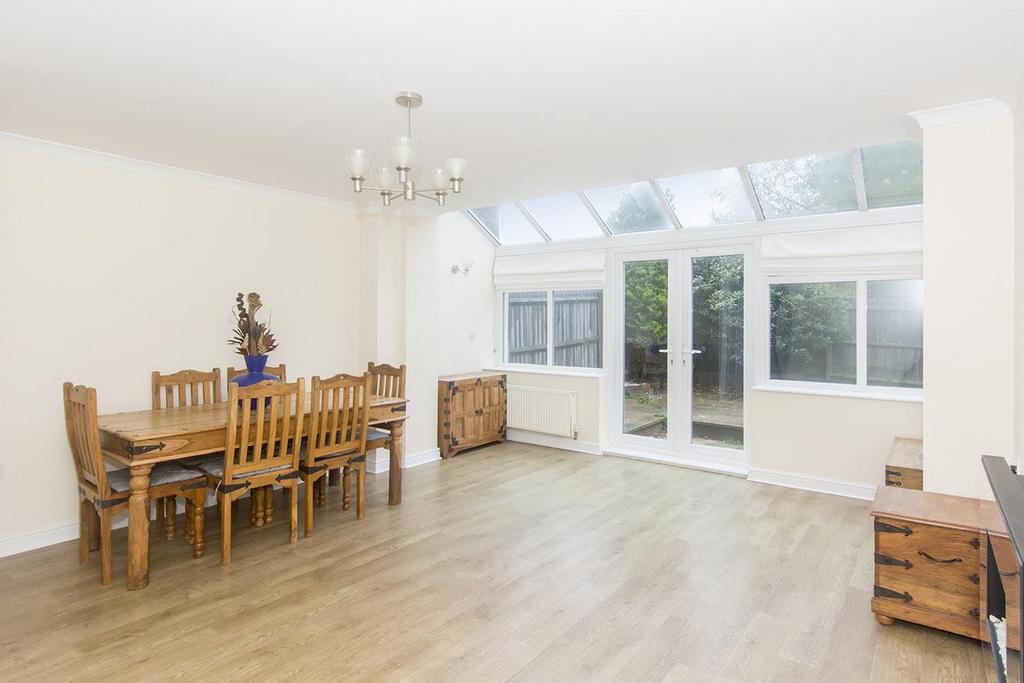 Dunmore Road, Little Bowden, Market Harborough, Leicestershire 4 bed