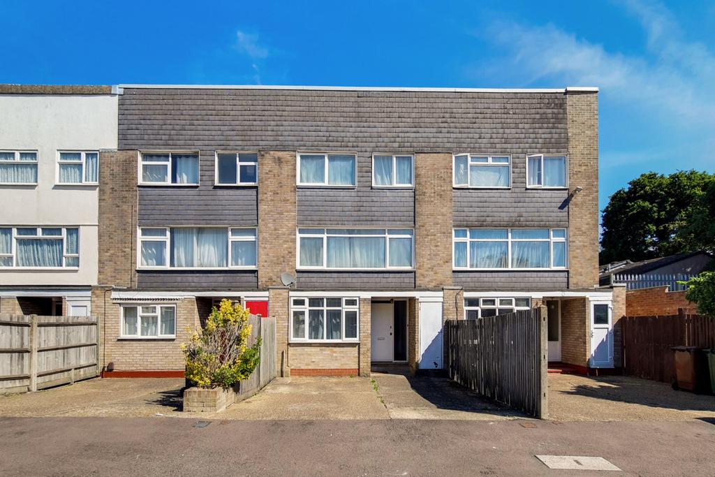 Hunter Close, Potters Bar, EN6 4 bed terraced house £3,200 pcm (£738 pw)