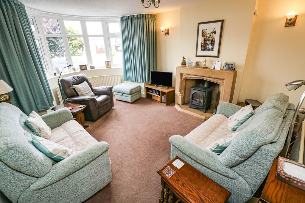 Daventry Road, Coventry, CV3 4 bed semidetached house £400,000