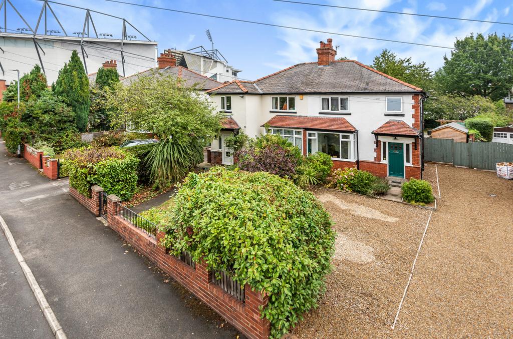 Newport View, Headingley, Leeds, LS6 3 bed semidetached house £330,000