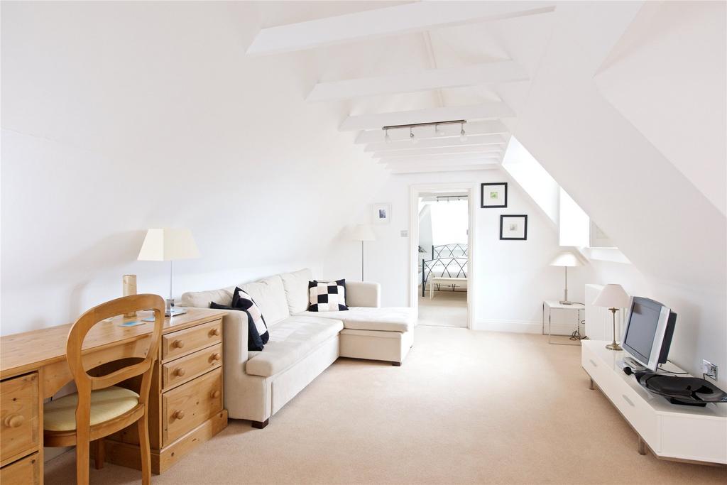 Sitting/TV Room