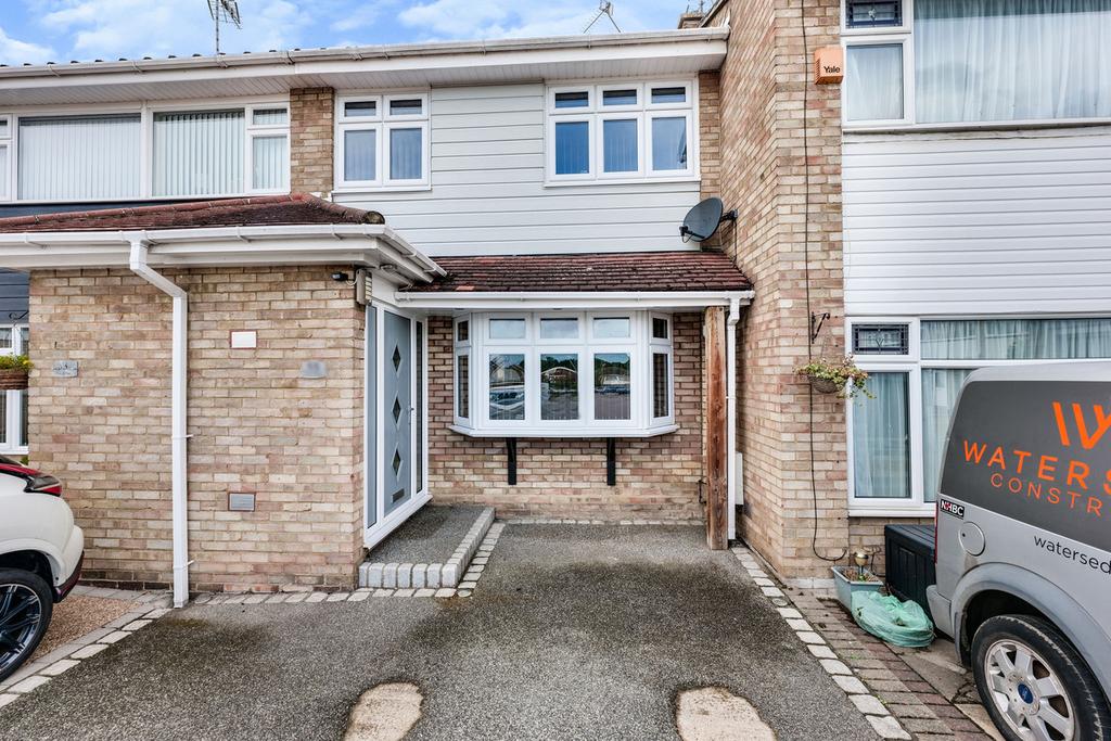 Drake Close, Benfleet, SS7 3 bed terraced house £1,400 pcm (£323 pw)