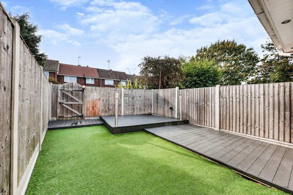 Drake Close, Benfleet, SS7 3 bed terraced house £1,400 pcm (£323 pw)