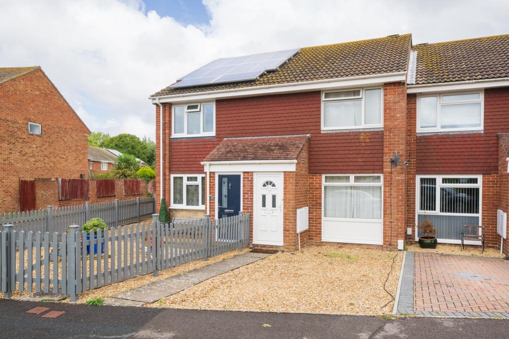 Compton Close, LeeontheSolent... 2 bed terraced house £269,950