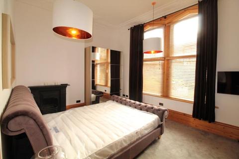 1 bedroom apartment to rent - BURTON CRESCENT, HEADINGLEY, LS64DN