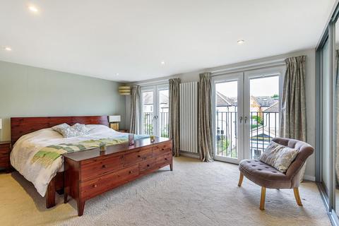 13 Ruskin Walk, London, SE24 9NA