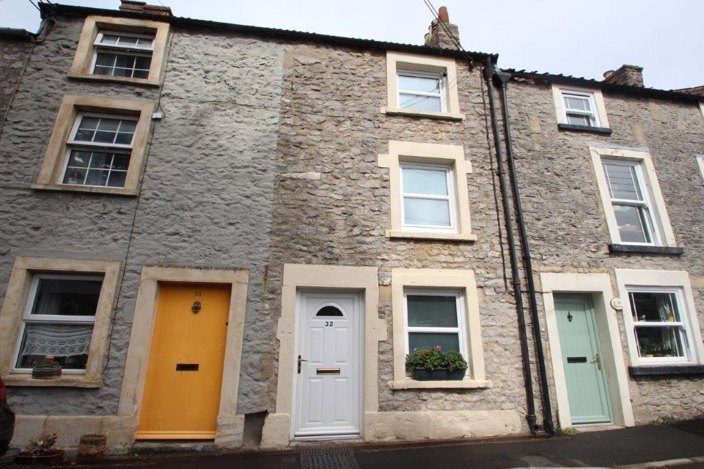 Garston Street, Shepton Mallet, BA4 2 bed terraced house £205,000