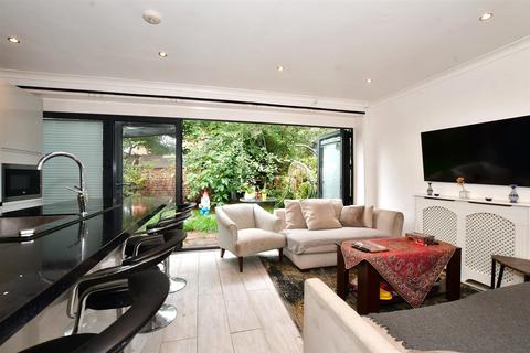 9 Tavistock Walk, Carshalton, SM5 1QN