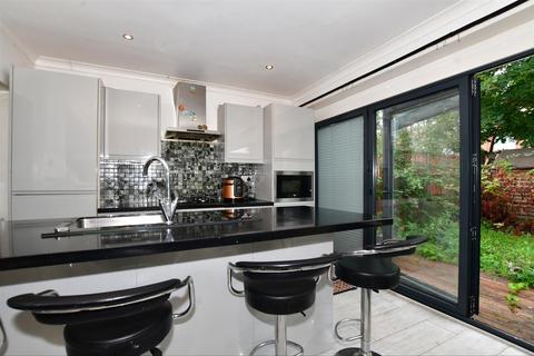 9 Tavistock Walk, Carshalton, SM5 1QN